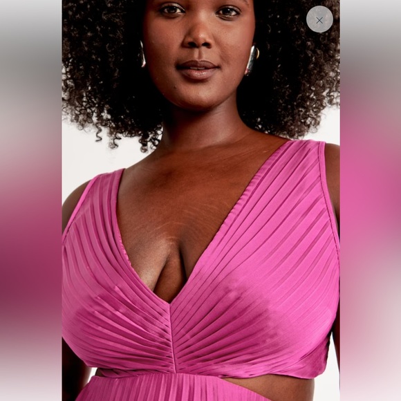 Abercrombie - Satin Pleated Cutout Maxi Dress - Picture 4 of 9